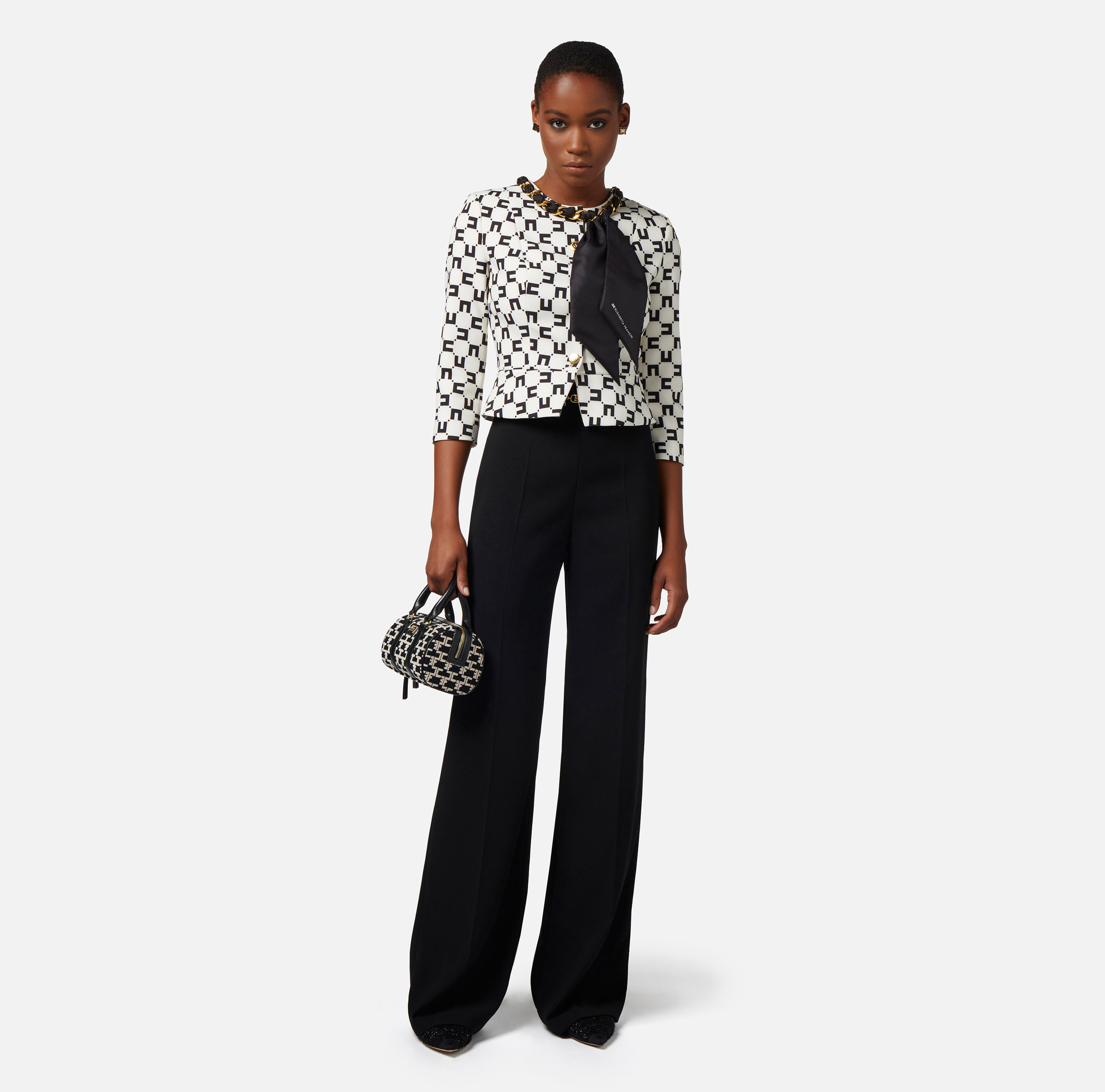 ELISABETTA FRANCHI●チェーン付きロゴプリント七分袖ジャケット Crêpe jacket with logo print and foulard scarf chain