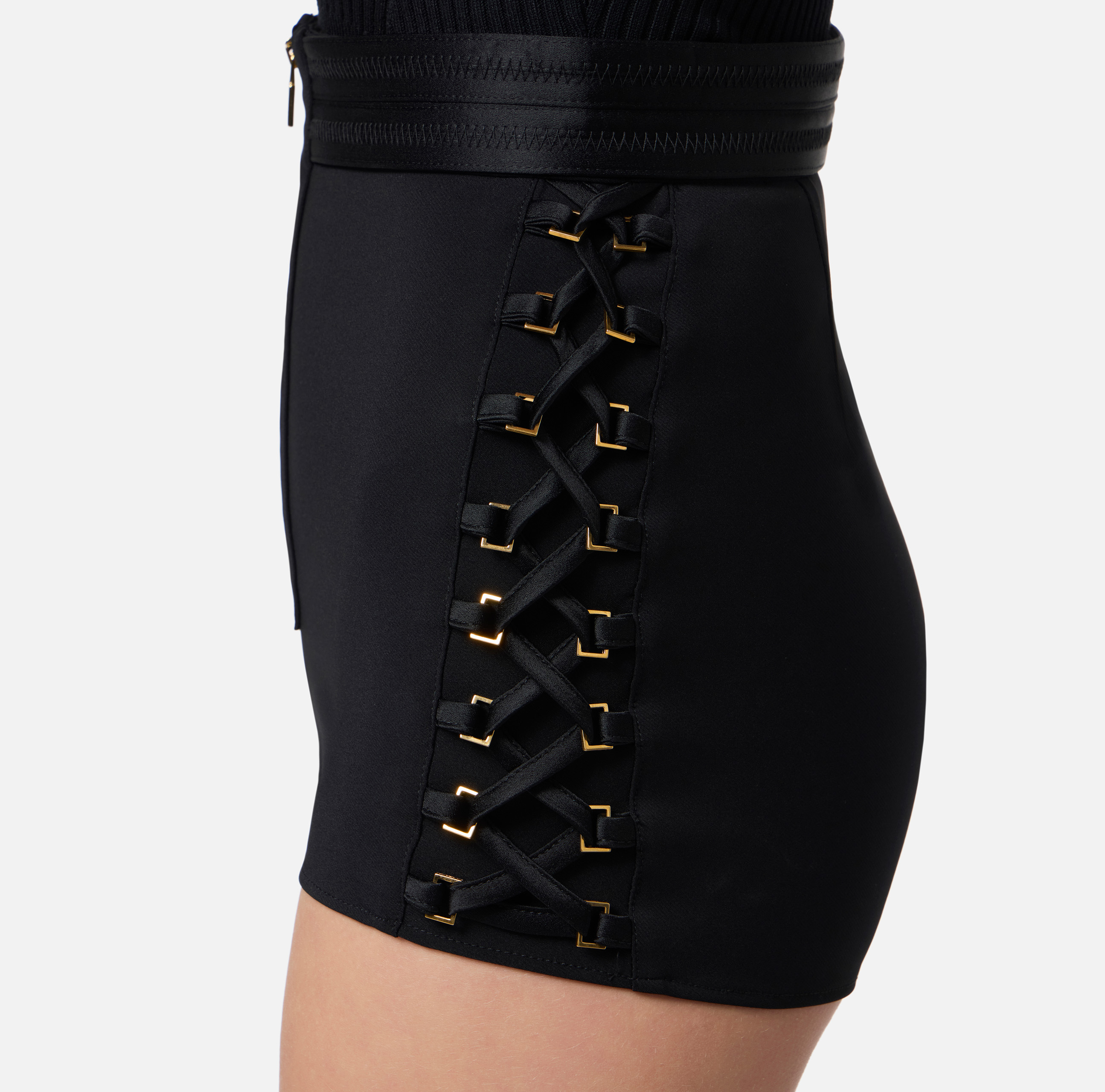 ELISABETTA FRANCHI ショートパンツ ブラック ゴールド金具 Shorts in stretch crêpe fabric with crossover laces | Elisabetta