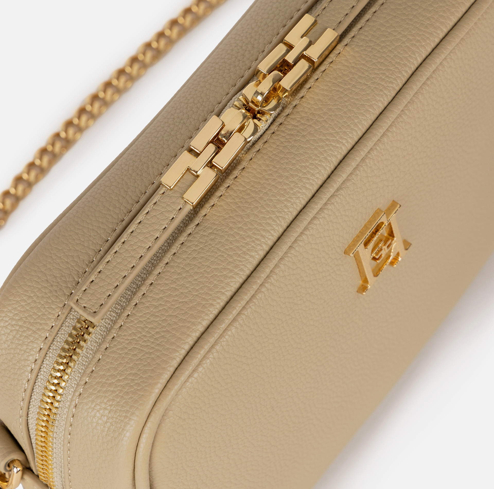 Camera bag con logo in metallo - Elisabetta Franchi® Outlet
