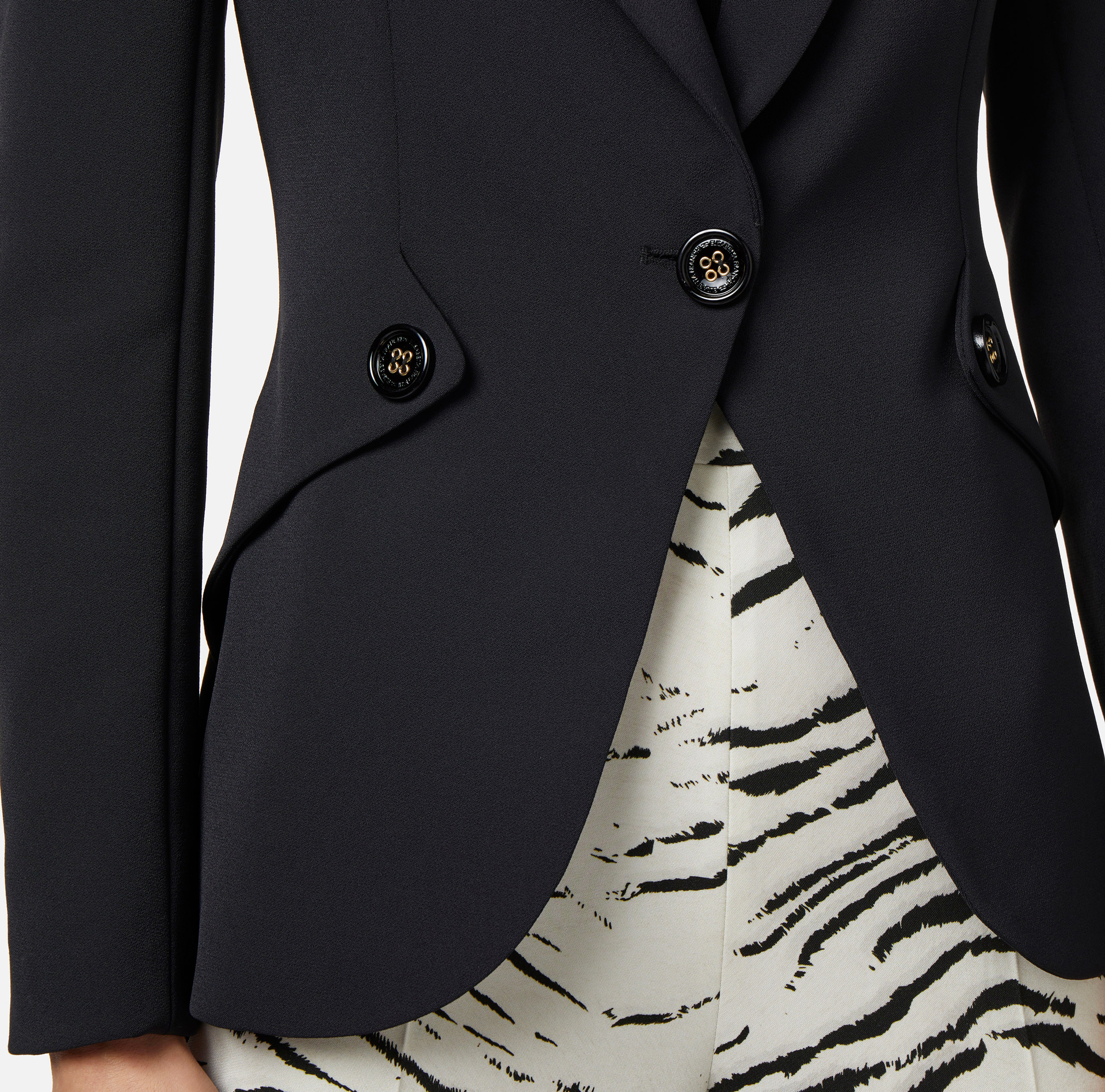 Giacca in doppio crêpe con patte - Elisabetta Franchi® Outlet