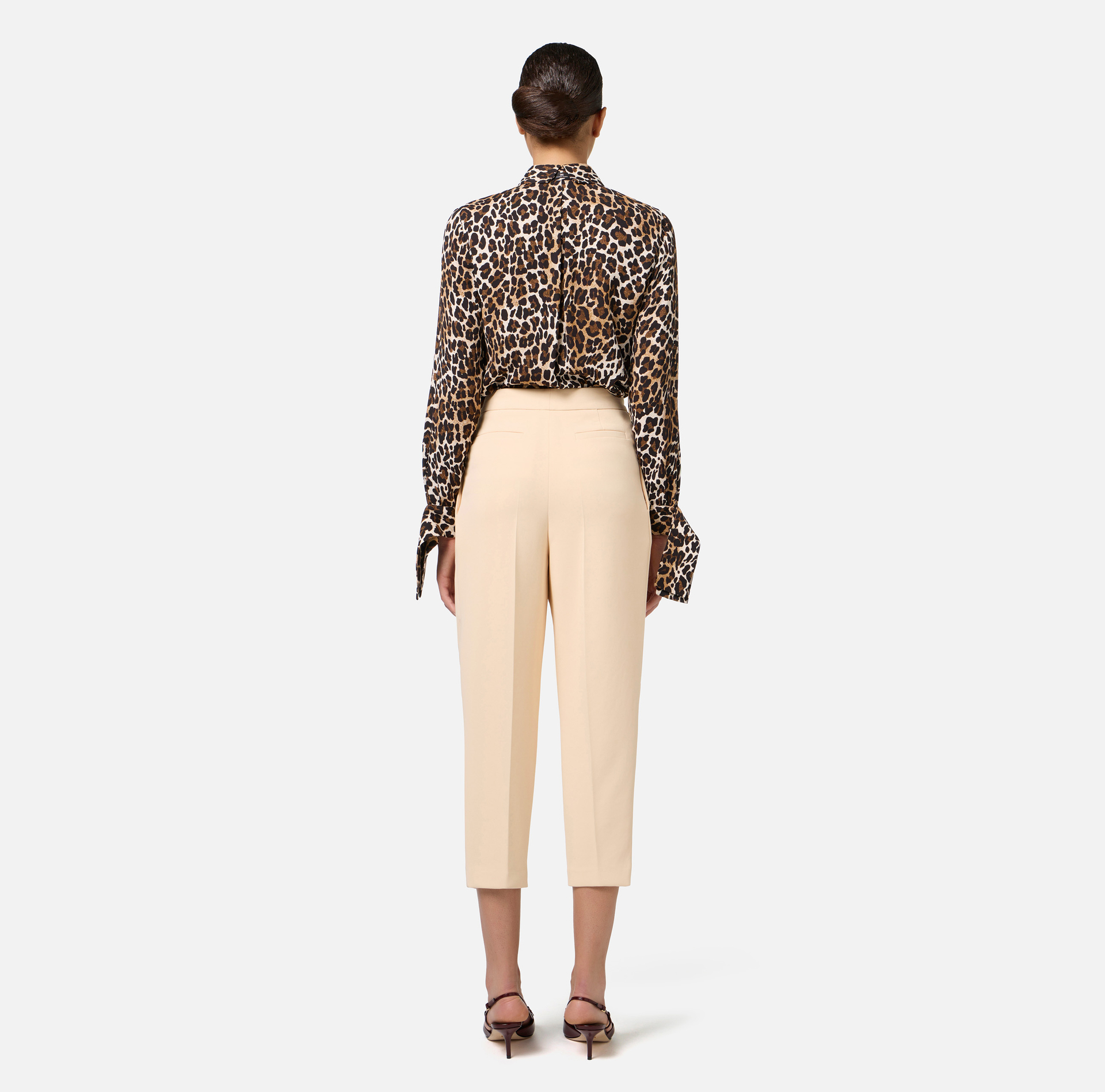 Crêpe cropped trousers with darts - Elisabetta Franchi® Outlet