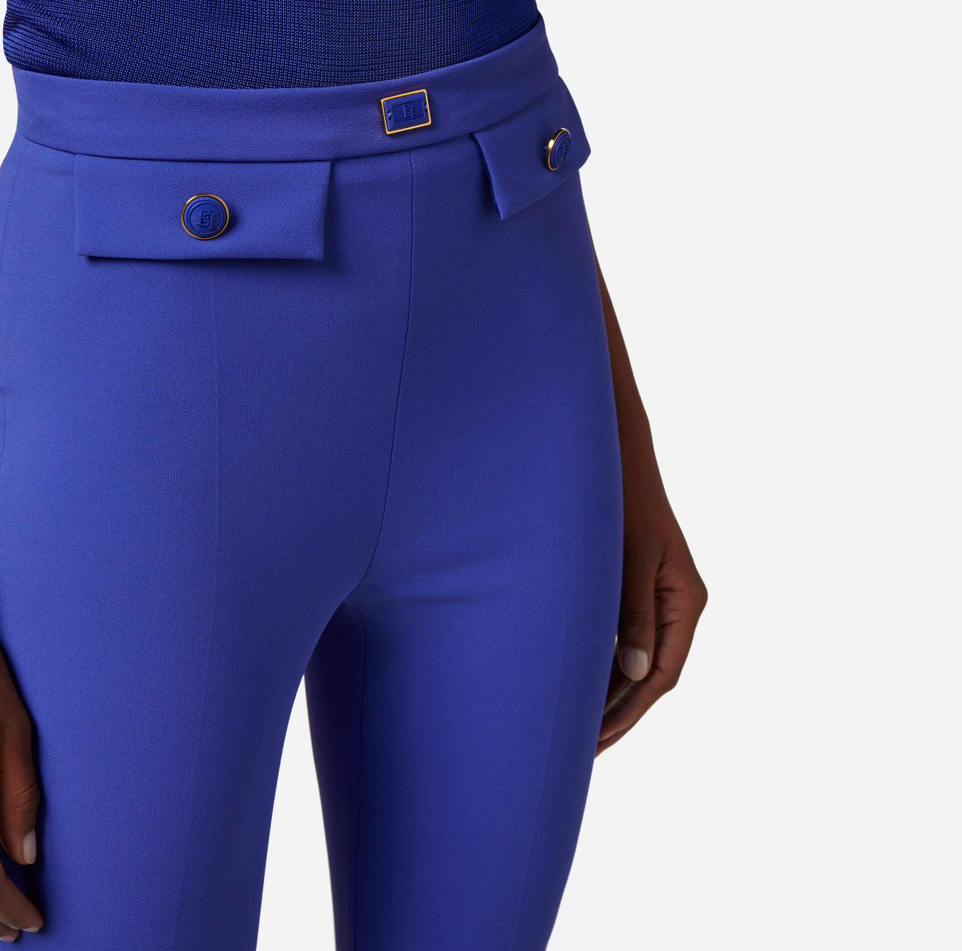 Pantalone dritto in crêpe stretch con patte - Elisabetta Franchi® Outlet
