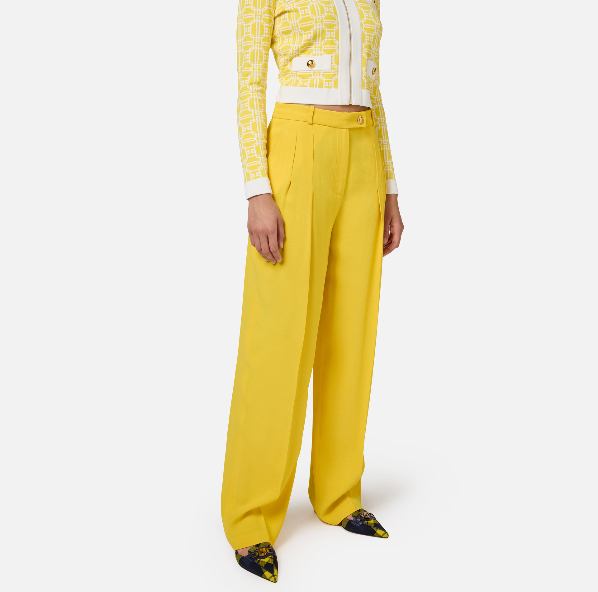 Gerade geschnittene Hose aus Satin mit doppelter Bundfalte - Elisabetta Franchi® Outlet