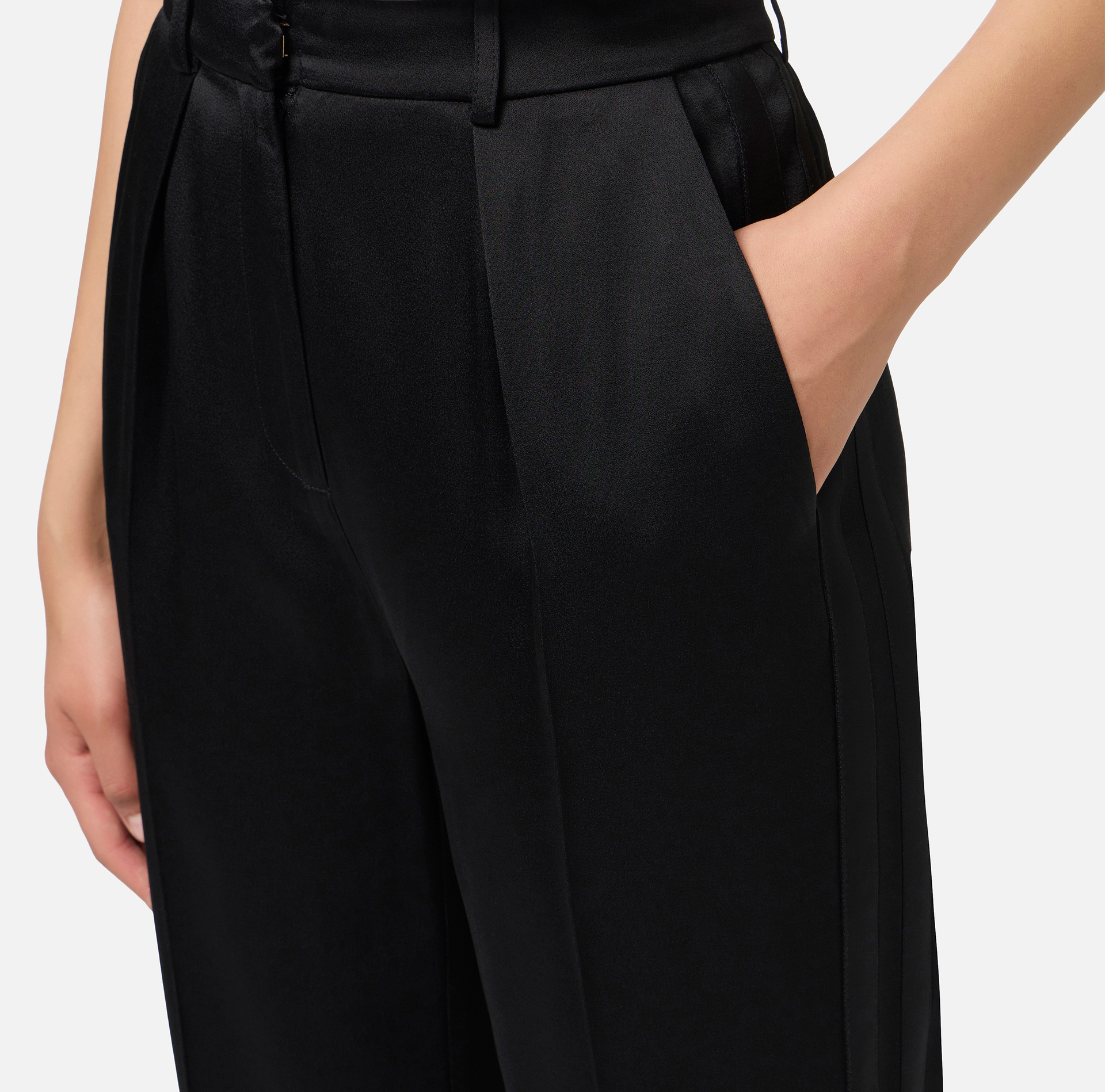 Gerade geschnittene Hose aus Satin mit Galonstreifen aus Satin - Elisabetta Franchi® Outlet